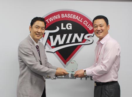 ���������Ȱ� �Ӽ��� ����(��)�� LGƮ���� �����ڿ��� ��ġ�� ������ ü�ῡ ���� ����и� �ް� �ִ�.