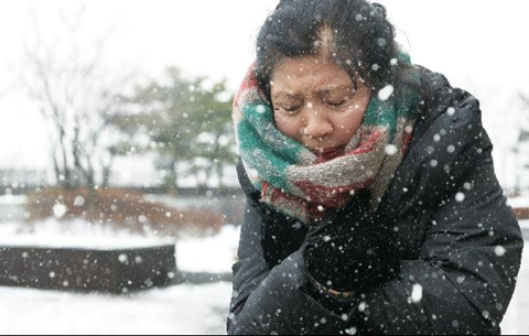 
	겨울철에는 저체온증, 동상 등에 걸리기 쉬우므로 응급처치 요령을 숙지해 뒀다가 심각한 질병으로 이어지지 않도록 막는 것이 좋다.
