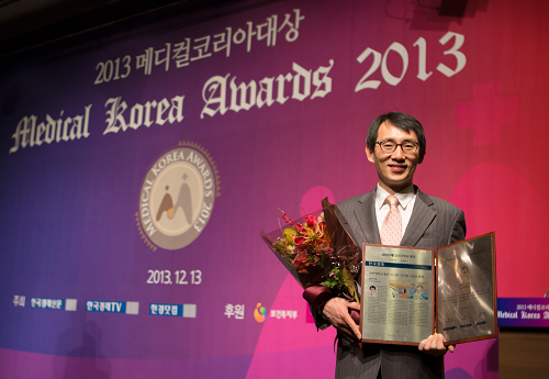 �����ö�Ʈġ������ ������ ������ �޵����ڸ��ƴ�� ���ö�Ʈ �ι� ���� �����ϰ� �ִ�