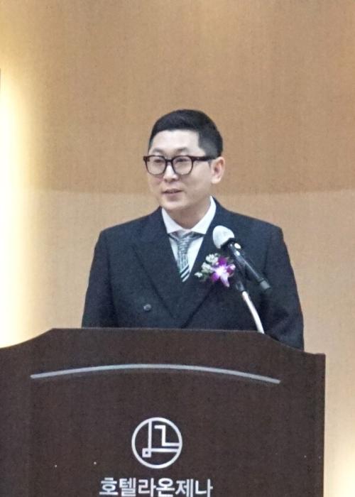 �λ縻�� �ϰ� �ִ� �輱�� ȸ��