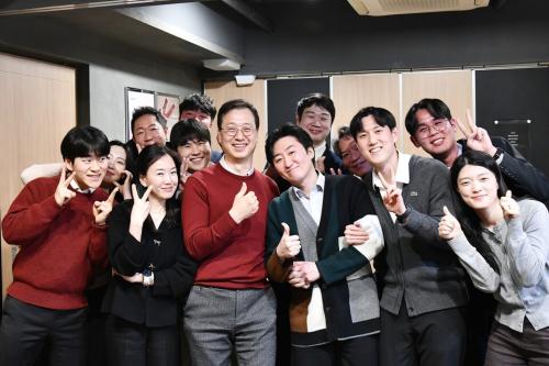 �ѹ̾�ǰ ������ ��ǥ�̻�(���� ���� �� ��°)�� ���� 20�� ���� ���ı� �α� �� �Ĵ翡�� ���� ��ǥ��� ������ ��������ȸ ������� �Բ� ����Կ��� �ϰ� �ִ�. (��������=�ѹ̾�ǰ)