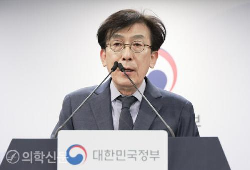 ������ �Ƿ������� �������� 2�� ȸ�� ���� �긮���� �����ϰ� �ִ�. / ��������=���Ǻ�����