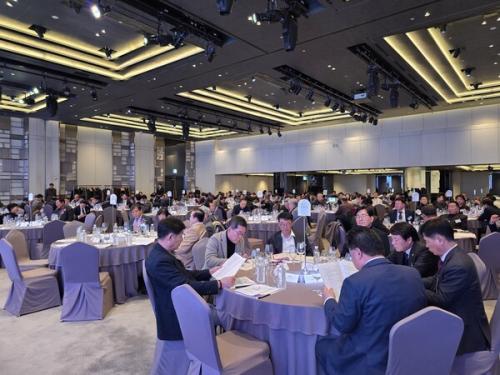 �ѱ��Ǿ�ǰ������ȸ�� �� 64ȸ ������ȸ�� �����ϰ� �డ ���� ������ ���� ������� �Բ� �غ����ڰ� �����ߴ�.