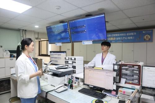 ��ũ�� ȯ�� ���¸� Ȯ���ϰ� �ִ� �Ƿ���. (��������=�������)