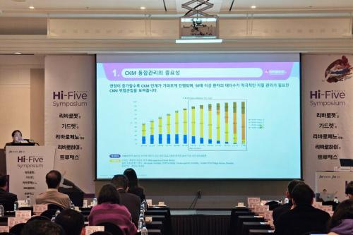 JW�߿������� ���� 7�ϰ� 8�� �����ʵ�ȣ�ڼ���� �׷��������λ꿡�� ���� �̻��������� ġ���� '���ٷ���' ���� ���������� �����ߴ�.(��������=JW�߿�����)