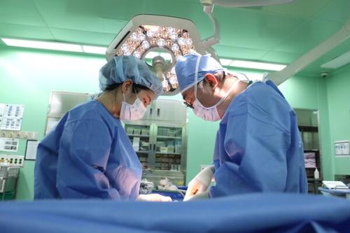 ���ϼ��� �ְ�� ������ ���� ������ �����ϰ� �ִ�./ ���� ����=�ϻ�麴��