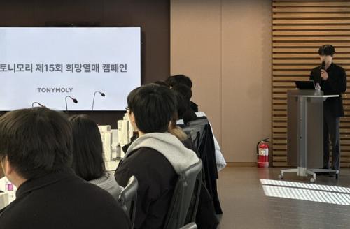 ��1�� ���л� �ֺ��� ���� ��ǥ�ϰ� �ִ�./ ���� ����=��ϸ�