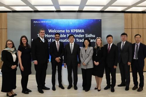 ��-ĳ���� ������̿���� ���� ���� ����ȸ ��ü����.(��������=�ѱ�������̿���ȸ)