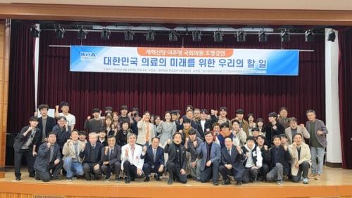 �����Ŵ� ���ֿ� ��ȸ�ǿ� ��û ������ ����Ǵ� �л�ȸ������ ���ȴ�.(��������=�뱸���ǻ�ȸ)