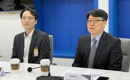 �ڷ����� �����ϰ� �ִ� �̺��� ���Ѿ��� �̻�(����)�� ��뱸 ����ST ����