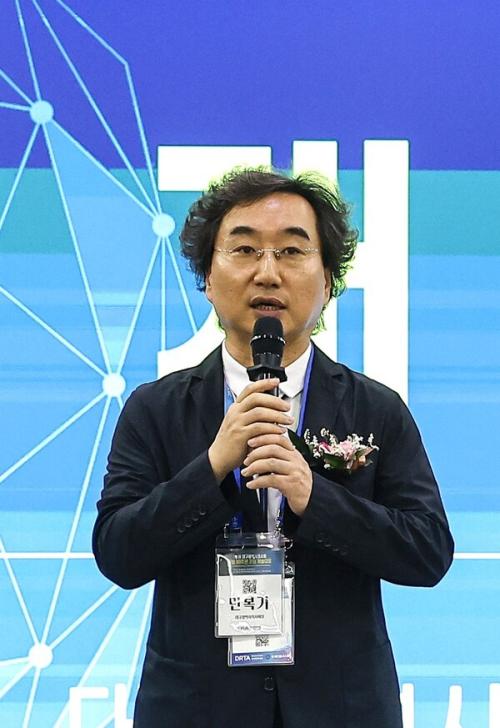 �κ��� �뱸���ǻ�ȸ���� ��ȸ�縦 �ϰ� �ִ� ���