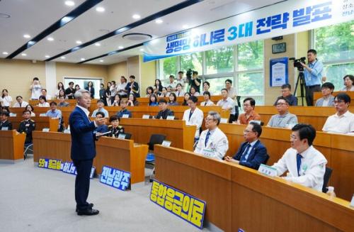 ������ ������������Ư������, �����뺴�� �ǻ����������� �湮. ���ٿ� ���� �����뺴����, ������ ���ֽ��ǻ�ȸ��, ����ö �����뺴�� �ο��� (���� = ������������Ư���� ����)
