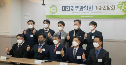 ����ġ�ְ���ȸ�� 17�� GAO ���̳��ǿ��� ��ݱ� ���ڰ���ȸ�� ������. (�Ʒ� ���ʺ���)�ΰ游 ȫ����������, �賲�� ��ȸ��, ���� ȸ��, ������ �ѹ��̻�, ��â�� �м��̻�.(�� ���ʺ���)������ ȫ�������̻�, â���� ȫ���̻�, �̵��� ��ȹ�̻�, �輺�� �����̻�, ������ ���������̻�.