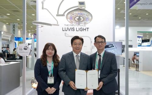 �ɱ�� ��Ƽ�� ��ǥ�� SIDEX2025 ���忡�� ART.BIO INTERNATIONAL ��ǥ�� �� ����Ʈü�� ���� ����� ü���ߴ�.