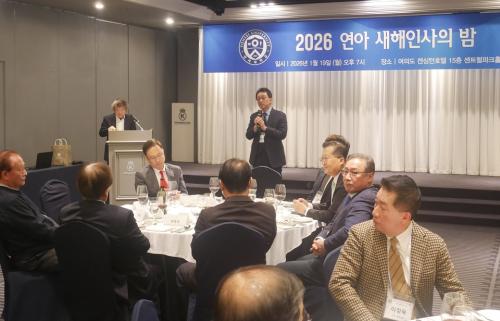 ��ȫö 26�� ����ġ�뵿��ȸ���� �λ縻�� ���ϰ� �ִ�.&nbsp;