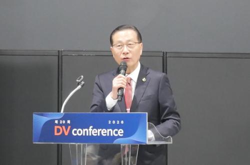 �ڿ��� ���￬���м���� �̻����� ��縦 ���ϰ� �ִ�.