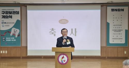 ��������� �̼��� �̻����� ��縦 ���ϰ� �ִ�.