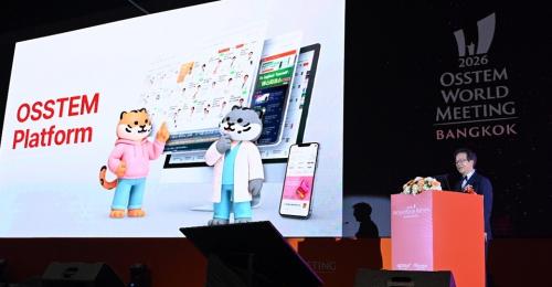 �ֱԿ� ���������ö�Ʈ ȸ���� OSSTEM �÷����� �Ұ��ϰ� �ִ�.