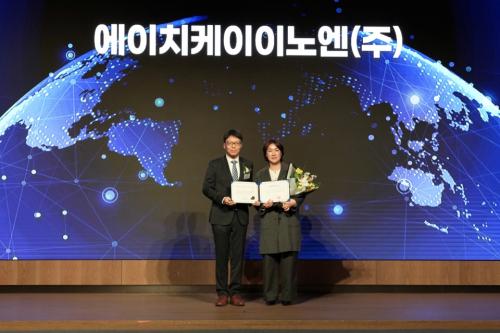 18 Եȣڿ忡  Ϸǰ  Ŀ  ֿ ߰߱å() HK̳뿣 R&amp;D  ( )  ϰ ִ. [=HK̳뿣]<br>