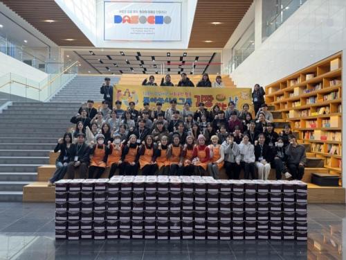 ������� ���� ���� ����Ȱ������ ������ ���ƽ�ÿ��׷� �����ڵ��� ��� ������ ��� �ִ�. [����=���ƽ�ÿ��׷�]<br>