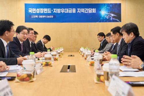 �̾�� ����������(���� �� ��°)�� ������ ��� ��ǥ(������ �� ��°)�� ����� �����ڵ��� ������� ���� ����Ʈ ���忡�� ���� '���μ����ݵ塤��������� ����ȸ'���� ���� ���̿� ��� ���� ��ȿ� ���� �����ϰ� �ִ�.