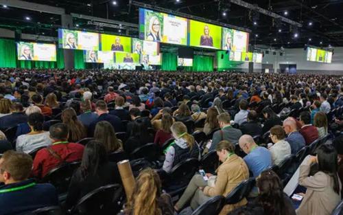 AACR �÷��ʸ� ���� ��ǥ�� ��� �ִ� ������ û�ߵ� (����=AACR Ȩ������)