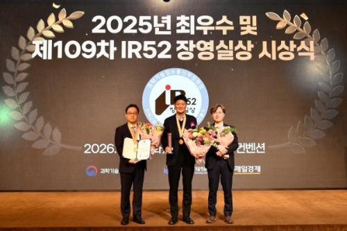 �ѹ̾�ǰ�� ȣ�߱������� ġ�� ���̿� �ž� ���ѷ�Ƽ��(Rolontis, �̱� ��ǰ�� : �Ѻ�����Rolvedon)���� ���� �ְ� ������ ���������� ��IR52 �念�ǻ��� �����ߴ�.