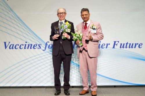 4��23�� �����ö���ȣ�ڿ��� ���ֵ� ��2026 ������ſ�����(IVI)SK���̿����̾� �ڸ��ƻ� �û�Ŀ��� �������� ���� ������Ÿ��(Walter Orenstein) ����(����)�� ���� ����� �����ߵ��� ��Ż����� ��Ʈ��ũ(DCVMN)���� ������ ����(Rajinder Suri) �ְ��濵��(CEO)�� ��� �Կ��� �ϰ� �ִ�. [����=������ſ����� ����]