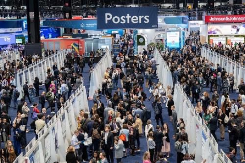 <strong>2025 ASCO ���� ȸ�� ��� ����� ������ ��ǥ ���� ����.</strong> ASCO�� ������ �� �о��� �ֽ� ������ �ٷ�� ���� �ִ� �Ը� ��ȸ��, ���� ��62ȸ ��ȸ�� �յΰ� ������ ���� ���̿� ������� ��밨�� �������� �ִ�. (����=�̱��ӻ�������ȸ)