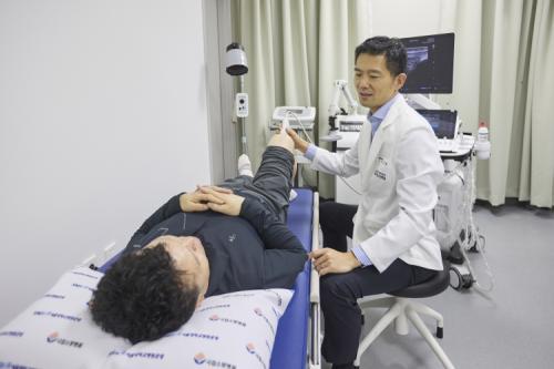 ������ �����ҹ溴�� �Ƿ����� ȯ�ڸ� �����ϰ� �ִ� ���.