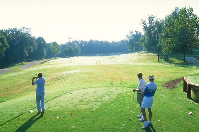 골프 치는 남성 셋