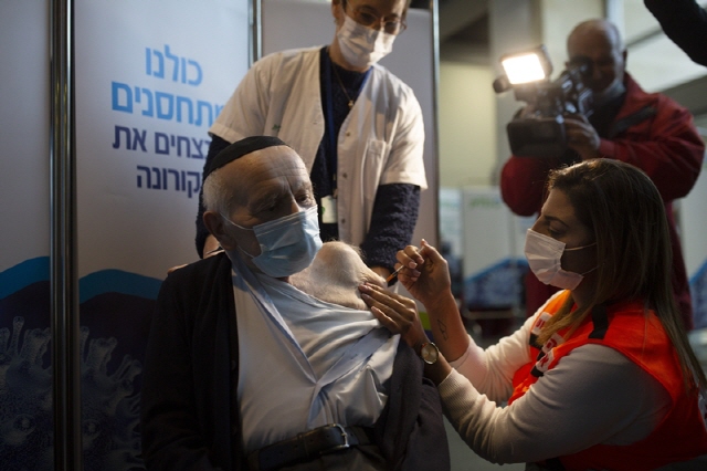 이스라엘 백신 투약 사진