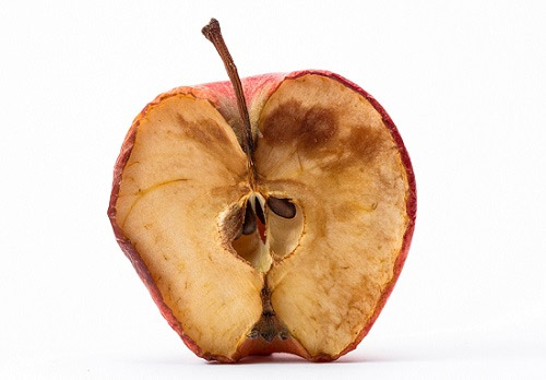 갈변된 사과