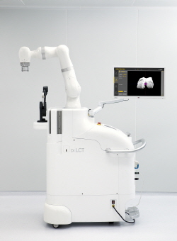 이춘택병원과 이춘택의료연구소에서 개발한 인공관절 로봇 '닥터 엘씨티'