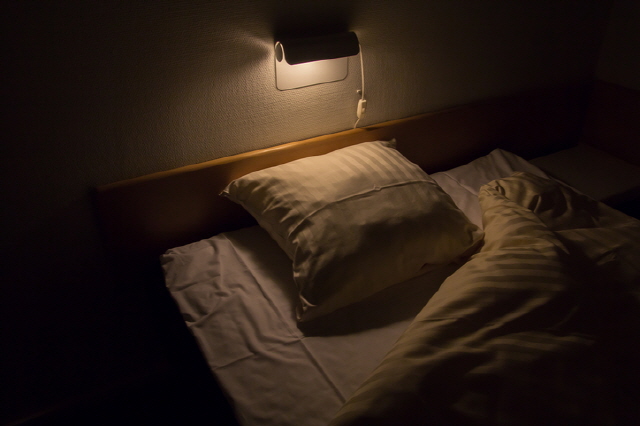 침대와 빛