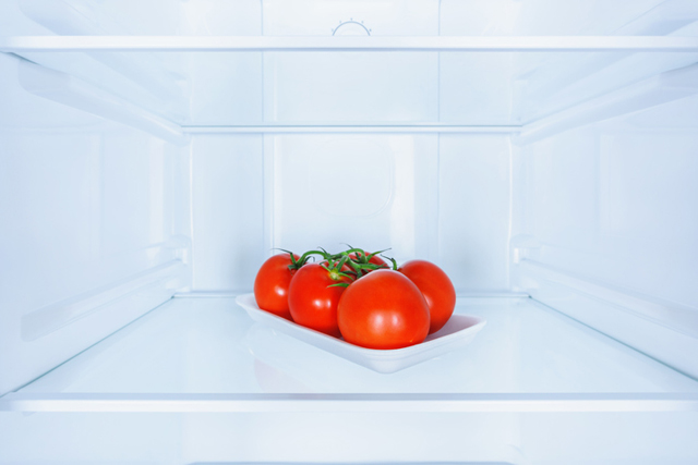 냉장고에 있는 토마토