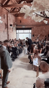 ��ȥ�� �����ε忡�� ��ü��� �Ͼ �ƹ����� ������ ������ ��ȥ�ڿ��� �ɾ�� ���