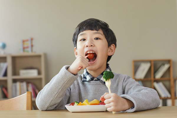 ���̰� ä�� �Դ� ���