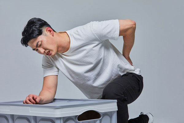 이동건 걸렸다는 강직척추염… 척추 굳는 것 막으려면 조기진단 중요, 의심 증상은?