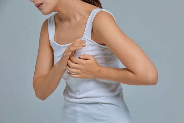 “혹시 유방암일까” 덜컥 겁나는 가슴 통증, ‘이렇게’ 사라지면 대부분 암 아냐…