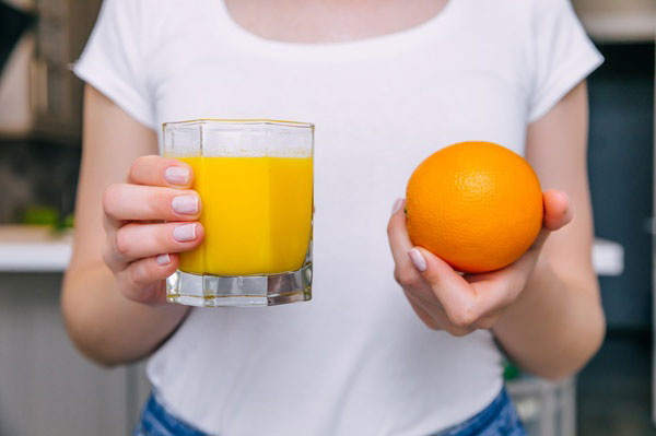 아침에 오렌지주스 마시면 혈당 오를까? 당뇨병 환자 직접 마셔보니 ‘의외의’ 결과