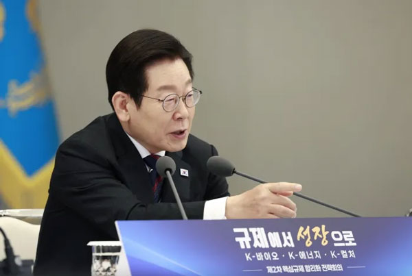 ����� ������� �߾��ϰ� �ִ� ���