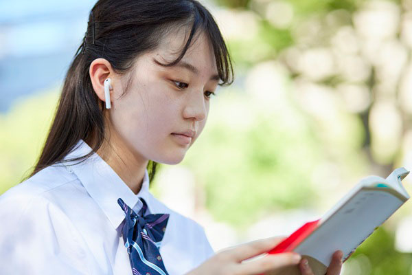 이어폰 사용 탓 청소년 난청 급증… 방치하면 발달 지연도