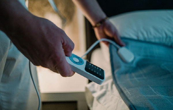 보일러 틀기엔 이른 것 같고… 전기장판 ‘이렇게’ 써보자