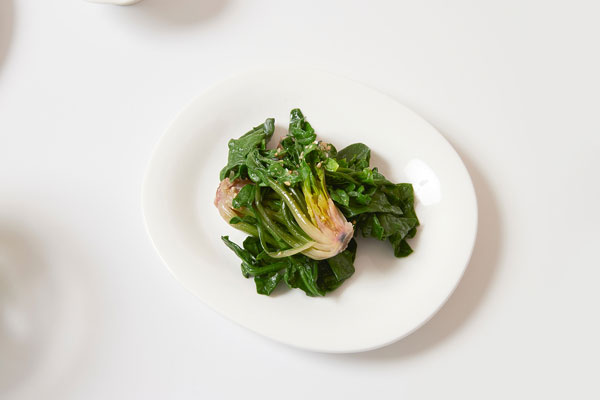 눈꺼풀 떨리면 아몬드? 마그네슘 풍부한 ‘이 채소’ 추천