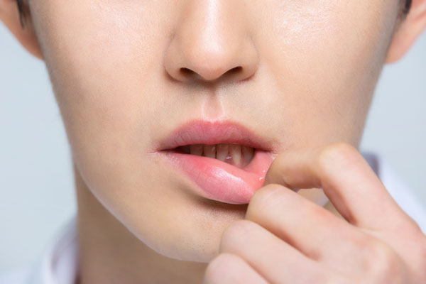 입이 자꾸 마르세요? ‘이 음식’부터 끊어야