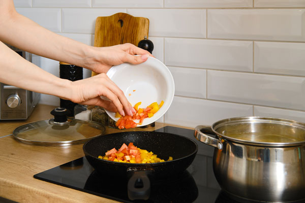 “안 좋은 것 알지만 짠맛 포기 못 해” 이런 사람 위한 ‘나트륨 줄이는 팁’
