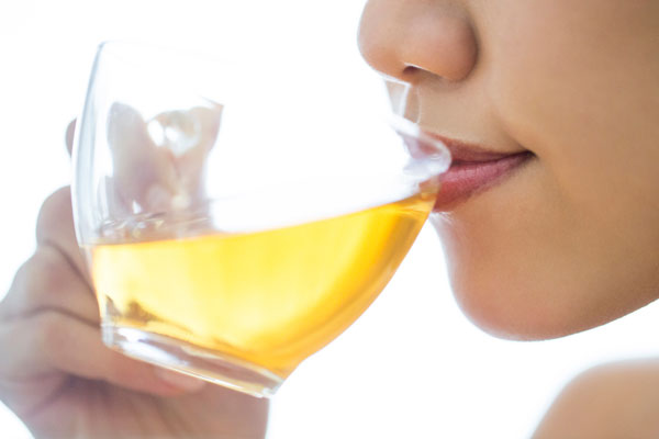 녹차에 ‘이것’ 넣었더니 카테킨 효과 극대화… “소화·면역에 좋아”