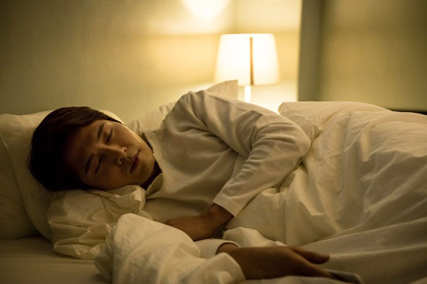 밝은 데서 자면 심장에 ‘이런 문제’ 생긴다