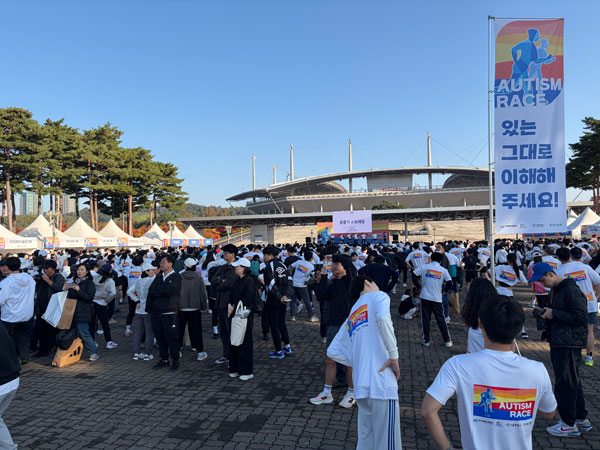 달리며 배우는 ‘함께’의 의미… 오티즘 레이스 현장 [조금 느린 세계]